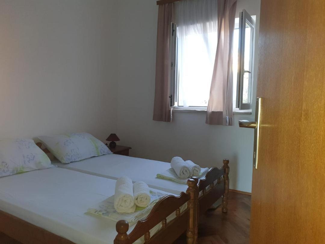 Happy 2Bedroom Apartments Gornji Karin Exterior foto