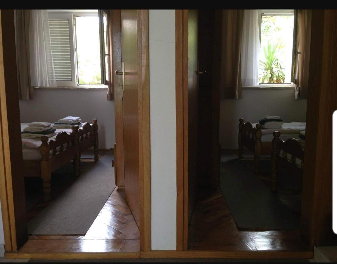Happy 2Bedroom Apartments Gornji Karin Exterior foto
