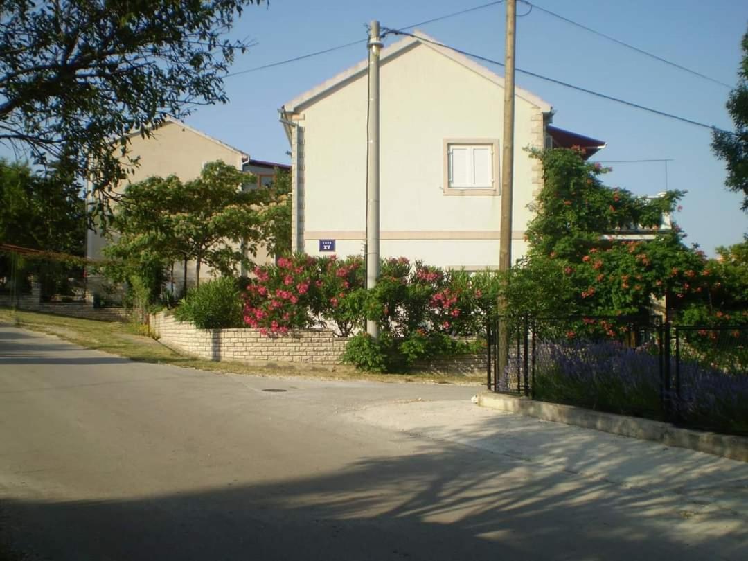Happy 2Bedroom Apartments Gornji Karin Exterior foto