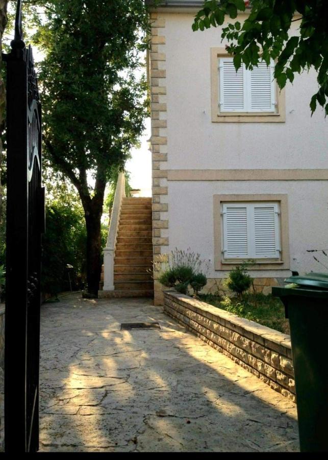 Happy 2Bedroom Apartments Gornji Karin Exterior foto